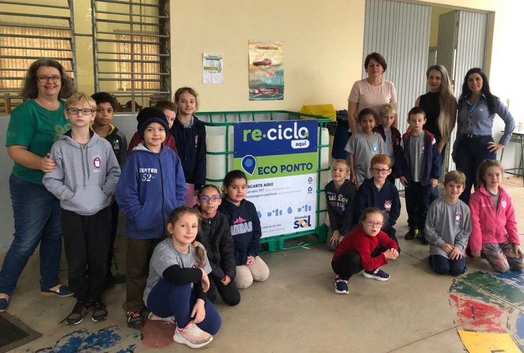 Projeto Re.Ciclo Aqui: Girando Sol instala Ecopontos em mais três escolas e já comemora 1,8 tonelada de plástico reciclado