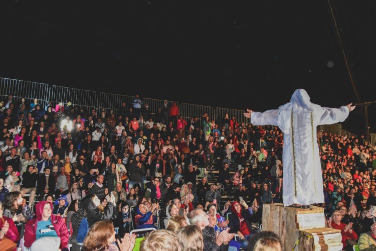 17ª Paixão de Cristo bate recorde de público