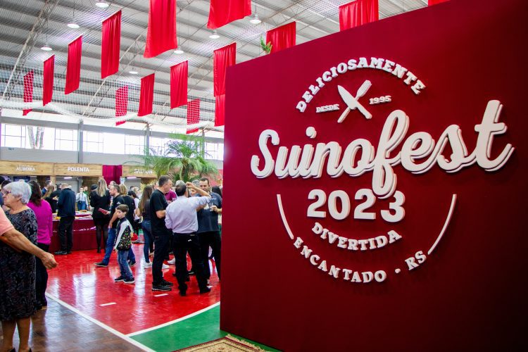 Suinofest iniciou neste sábado com diversas atrações