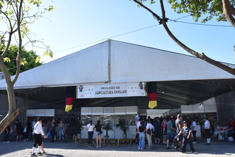 Feira da Agricultura Familiar conquista público e bate recorde de vendas na 39ª Oktoberfest