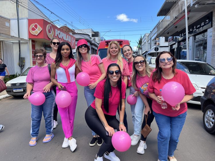 Caminhada do Outubro Rosa mobilizou  vitoriosas na luta contra o câncer de mama 