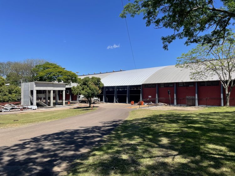 Iniciada a montagem dos estandes da Expovale + Construmóbil 2024 no Parque do Imigrante