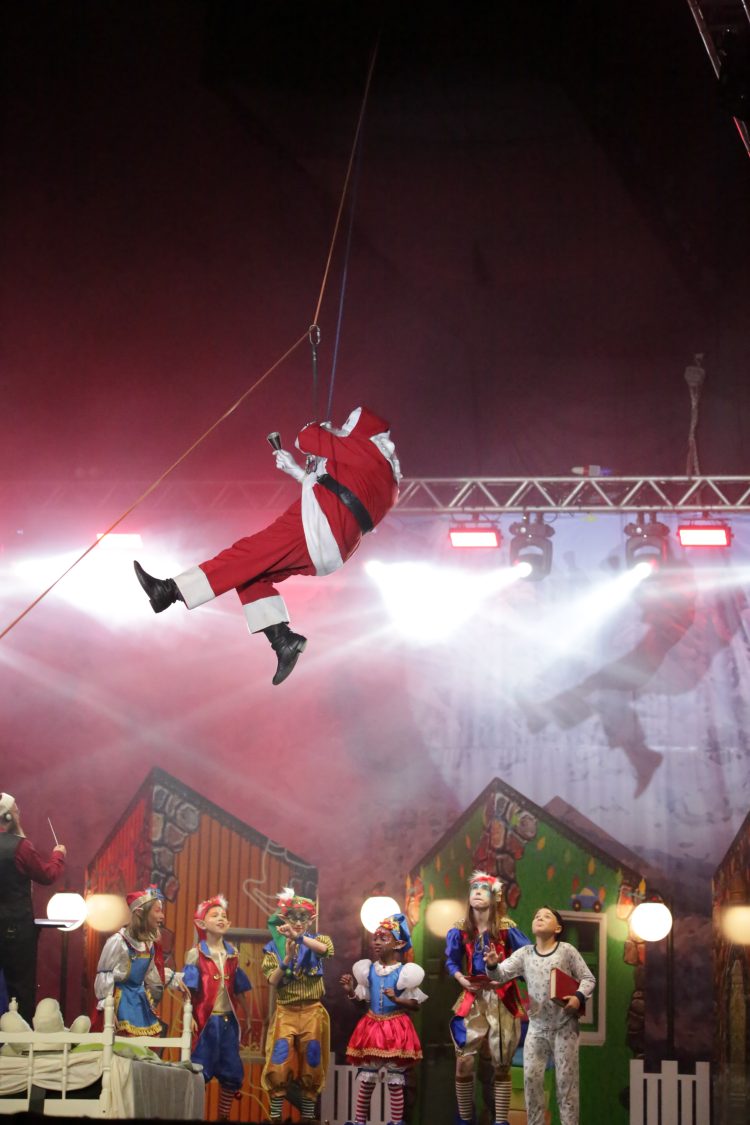 Espetáculo da CDL Lajeado reúne milhares no Parque do imigrante e destaca o amor como verdadeiro significado do Natal