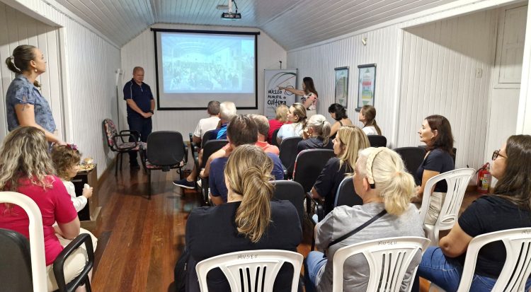 Reunião comunitária define data da Feira Gastronômica