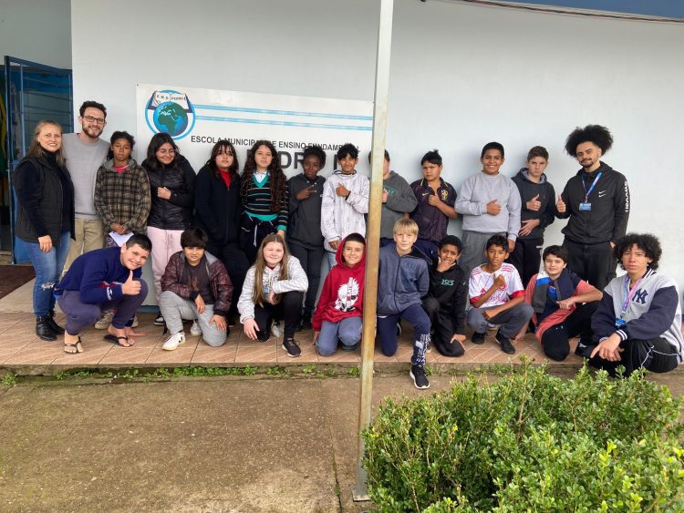 Estudantes Vivenciam a Arqueologia na Prática com Projeto “Arqueólogo por Um Dia” na E.M.E.F. Dom Pedro I