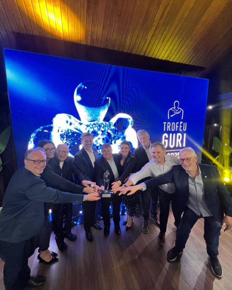 Presidente da AACE recebe ‘’Troféu Guri’’ por protagonismo no Cristo Protetor de Encantado