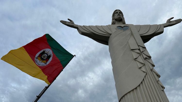 Na manhã deste sábado, 20 de setembro, foi realizado o hasteamento da bandeira do Rio Grande do Sul no Cristo Protetor de Encantado.