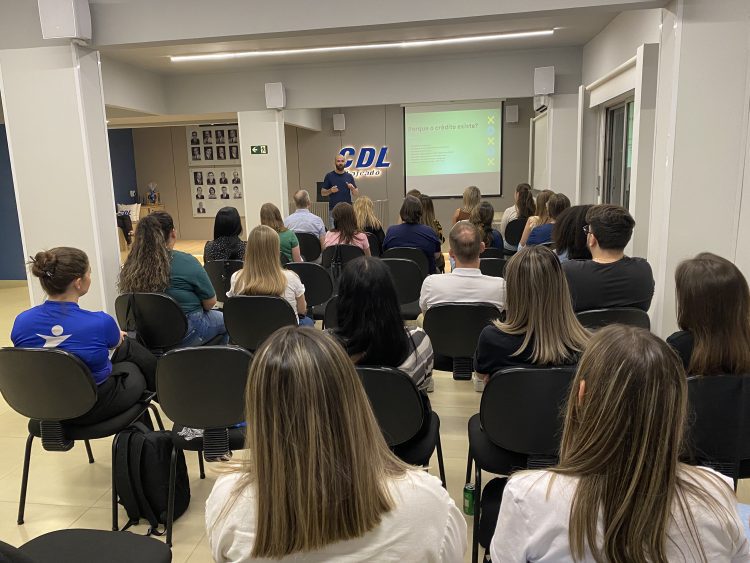 CDL Lajeado reúne associados em palestra sobre gestão inteligente de crédito