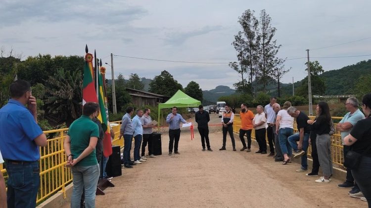 Obras da Defesa Civil são inauguradas em Coqueiro Baixo com presença de autoridades e comunidade