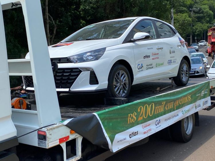 Daniel Henrique Schwendler, de Lajeado, é o ganhador do Hyundai HB20 zero Km do Lajeado Brilha 2025