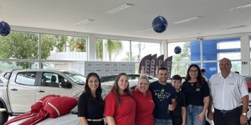 ACI-E entrega automóvel zero quilômetro ao ganhador da campanha Acelera Premiado