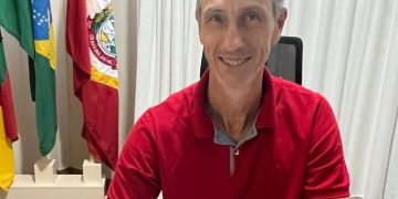 Vice assume Coqueiro Baixo durante férias do prefeito