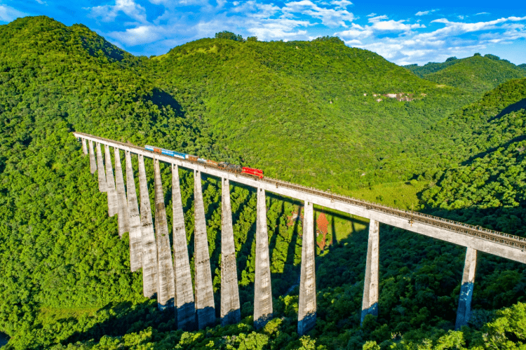 Retomada do trem avança e municípios buscam expansão