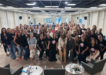 Café do Fórum da Mulher Empresária da Acil aborda desafios da convivência entre gerações no trabalho