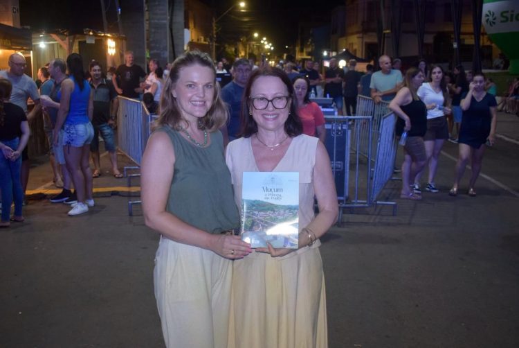 Muçum investe na formação de identidade nas escolas com lançamento de livro didático sobre a história do município