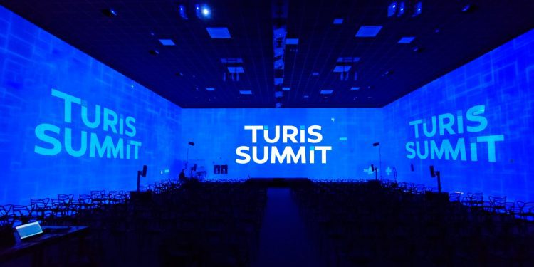 Turis Summit Encantado reúne especialistas para debater estratégias e inovação no turismo