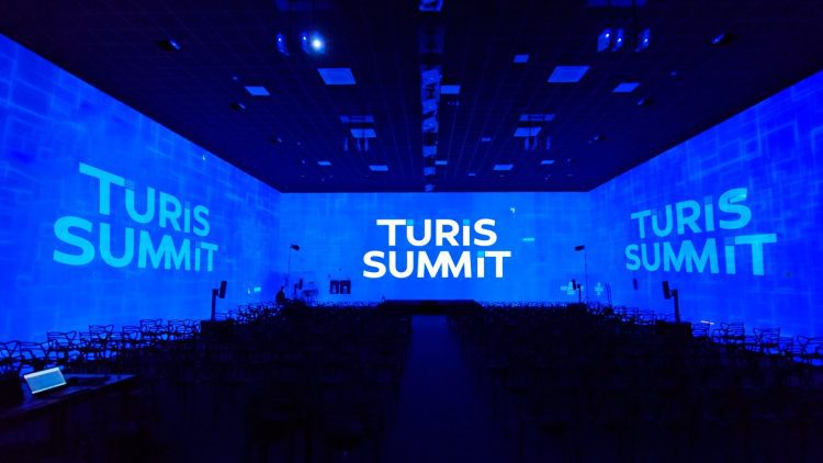 Turis Summit Encantado reúne especialistas para debater estratégias e inovação no turismo