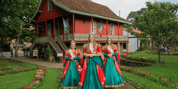 Novos trajes das soberanas da 35ª Festa da Colônia de Gramado celebram origens culturais