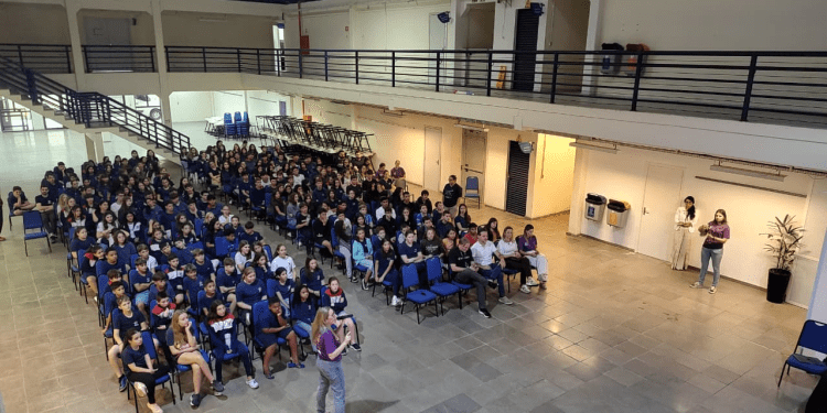 Encanta Lab desafia alunos a pensar soluções para o futuro de Encantado