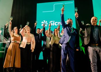 Memórias, emoção e legado marcam evento festivo dos 120 anos da Sicredi Integração RS/MG