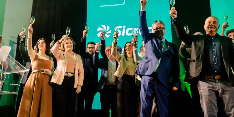 Memórias, emoção e legado marcam evento festivo dos 120 anos da Sicredi Integração RS/MG