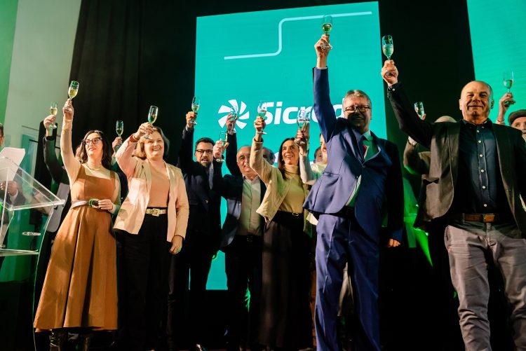 Memórias, emoção e legado marcam evento festivo dos 120 anos da Sicredi Integração RS/MG