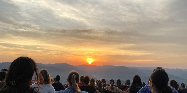 Com projeções imersivas 360°, Encantado recebe neste sábado a quarta edição da Jornada da Espiritualidade
