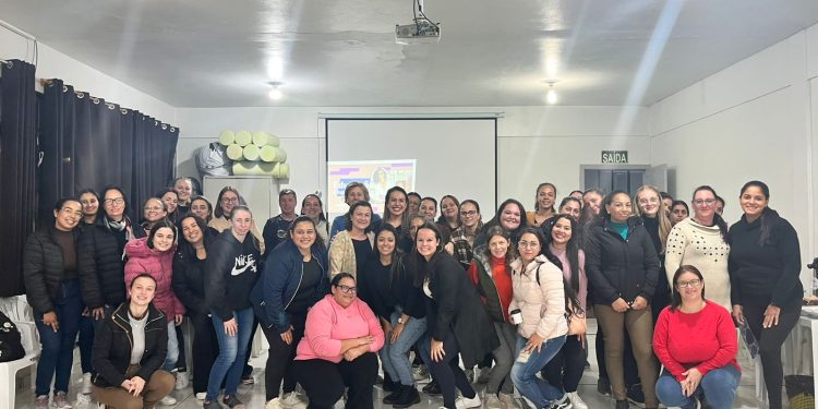 Roca Sales promove formação para estagiárias, monitoras e atendentes da rede municipal
