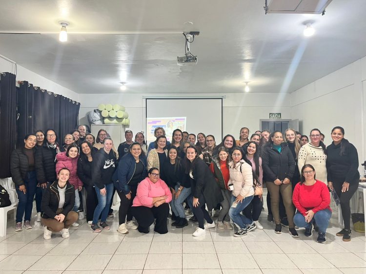 Roca Sales promove formação para estagiárias, monitoras e atendentes da rede municipal