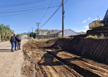 Início da pavimentação da rua José Wunibaldo Thomas marca avanço na infraestrutura urbana
