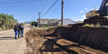 Início da pavimentação da rua José Wunibaldo Thomas marca avanço na infraestrutura urbana