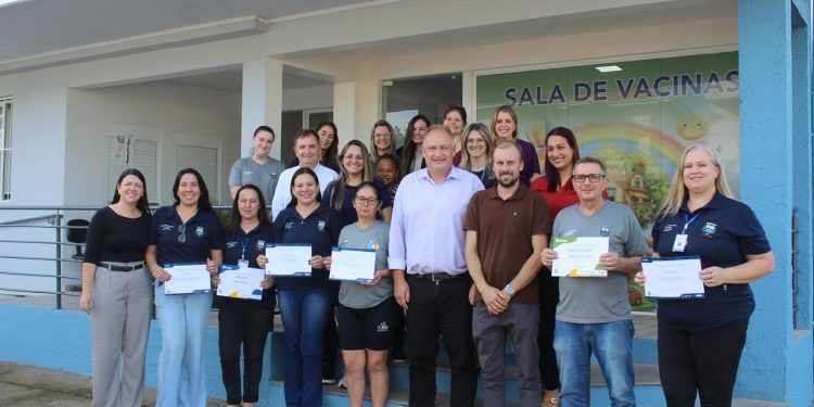 Roca Sales realiza entrega de certificados para formandos dos cursos técnicos na área da saúde
