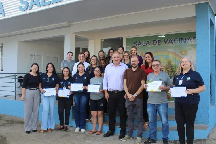 Roca Sales realiza entrega de certificados para formandos dos cursos técnicos na área da saúde