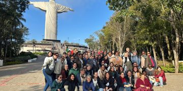 Irmãs Teresianas de três continentes visitam o Cristo Protetor