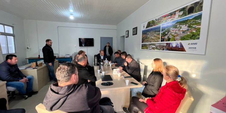 Prefeitura de Roca Sales define reabertura temporária do desvio da ponte após reunião com construtora