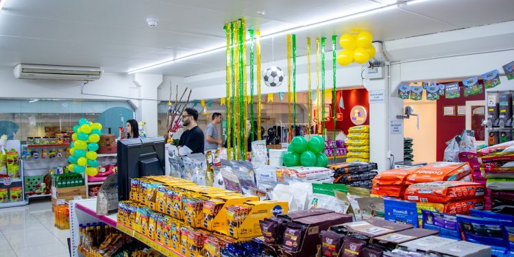Dália reinaugura Pet Shop com agendamento de banho e tosa
