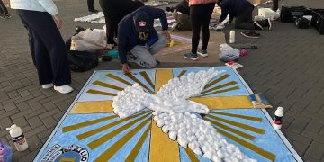 Corpus Christi reúne dezenas de voluntários na confecção de tapetes junto ao Cristo Protetor de Encantado