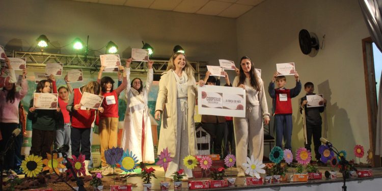 EMEF Perpétuo Socorro está entre as 10 finalistas do Concurso Cultural Dália 2026