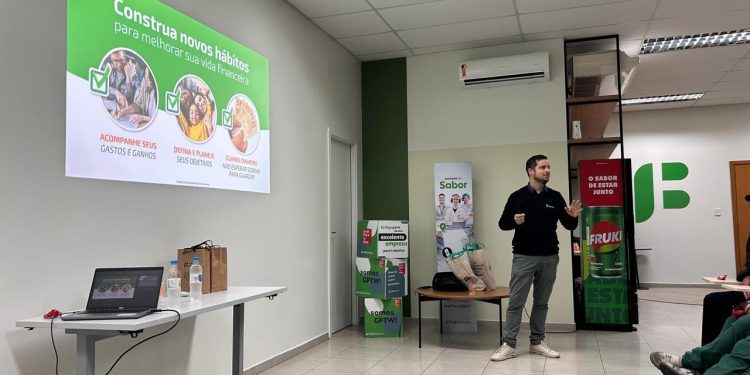 Programa da Sicredi Integração RS/MG busca ajudar no planejamento financeiro e conscientizar sobre endividamento excessivo