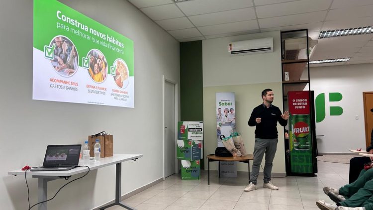Programa da Sicredi Integração RS/MG busca ajudar no planejamento financeiro e conscientizar sobre endividamento excessivo