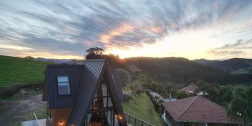 Pousada encanta com vista panorâmica acima das nuvens em Santa Clara do Sul