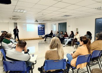 Treinamento da ACI-E incentiva mudança de hábitos para uma vida financeira equilibrada
