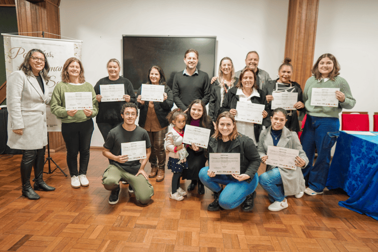 Prefeitura de Encantado realiza entrega de certificados dos cursos de Técnicas em Atendente Comercial e Receptivo Turístico.