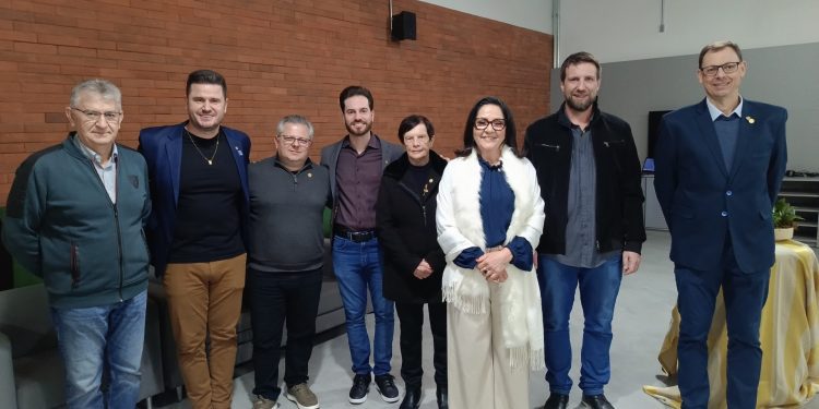 Leine Werner assume presidência do Rotary Club de Encantado