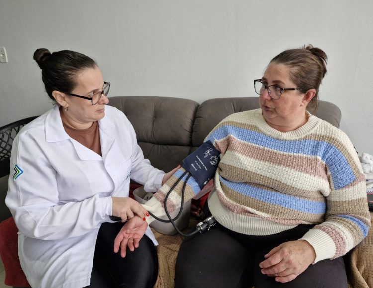 Com atendimento domiciliar, Saúde + Perto de Você leva cuidado onde o paciente está