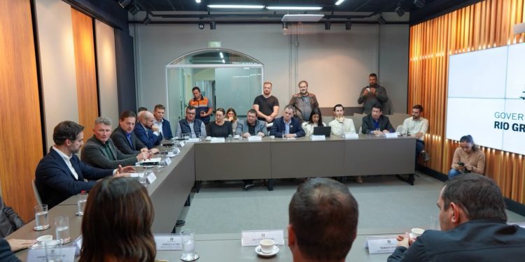 Prefeitos da AMAT se reúnem com governador Eduardo Leite para tratar da situação da ponte da ERS-129
