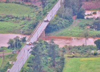 Novas trincas mantêm ponte fechada por tempo indeterminado