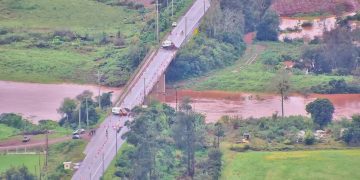 Novas trincas mantêm ponte fechada por tempo indeterminado