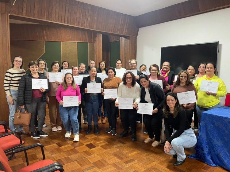 Secretaria de Educação e Inovação promove capacitação em Boas Práticas para merendeiras das redes municipal e estadual.