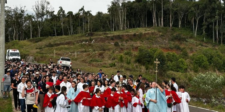 Romaria Vocacional dos Jovens reúne cerca de 300 pessoas em Encantado